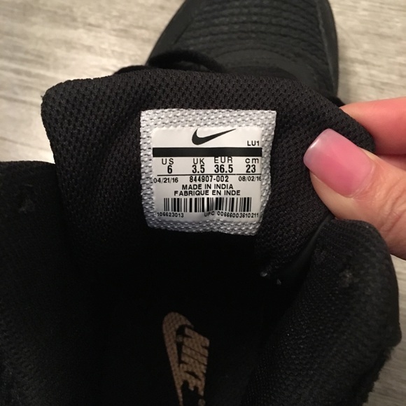 Nike Tennis Shoes - Picture 5 of 5